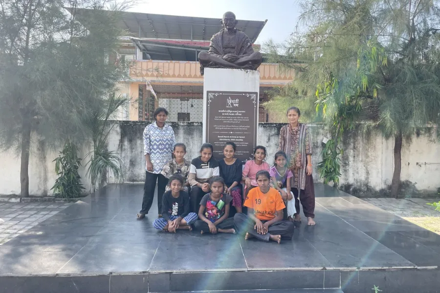 Yatri Nivas Samni